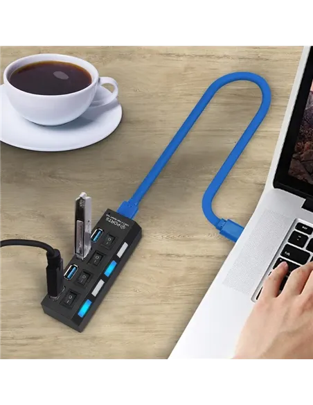 A Tres Click | Hub USB 3.0 Con Interruptor Independiente $ 51.600 $ 21.681 Generic Convertidores de Interfaces 